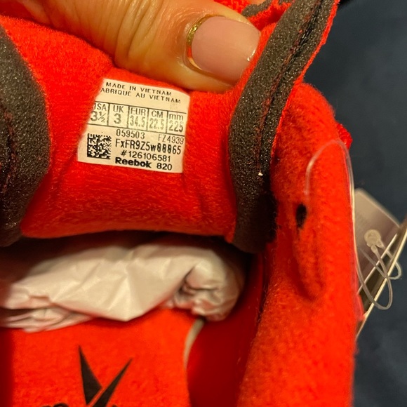 Cardi B Reebok 3.5Y - Picture 4 of 5